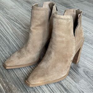 Steve Madden Suede Ankle Booties - Size 6 - Pointed Toe Block Heel - Tan/Sand